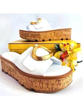 FRANCO SARTO ~ Women's White Slide Sandals w/Bold Gold Circular Accent size 5.5